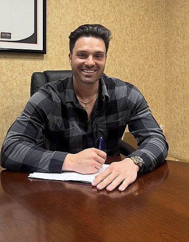 SSG, 에레디아의 부상 대체 외국인 타자로 맥브룸 영입(서울=연합뉴스) 프로야구 SSG 랜더스가 치료 중인 기예르모 에레디아의 대체 외국인 타자로 라이언 맥브룸을 영입했다.      SSG는 20일 "1루수와 우익수 자원인 좌투우타 맥브룸과 7만5천달러에 계약했다"고 밝혔다. 2025.4.20 [SSG 랜더스 제공. 재판매 및 DB 금지] photo@yna.co.kr