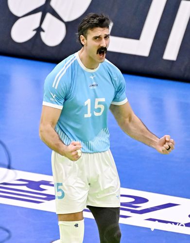 포효하는 대한항공 러셀(서울=연합뉴스) 대한항공 외국인 공격수 러셀이 28일 수원체육관에서 열린 프로배구 남자부 한국전력과 방문 경기에서 득점한 뒤, 포효하고 있다. [한국배구연맹 제공. 재판매 및 DB금지]