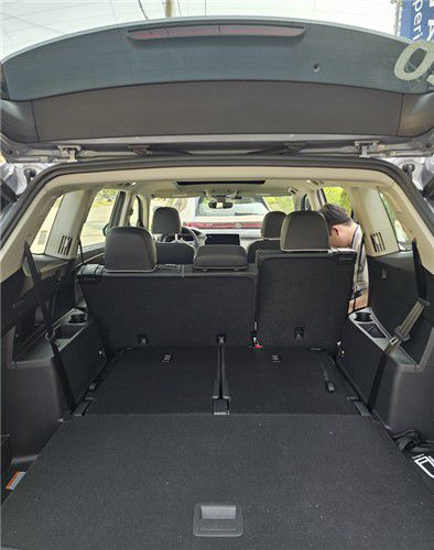 3열을 접은 상태의 더 뉴 아틀라스 트렁크 [촬영 임성호]