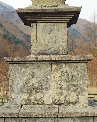 진전사지 삼층석탑 동측모습 [문화재청 국가문화유산포털 제공. 재판매 및 DB 금지]