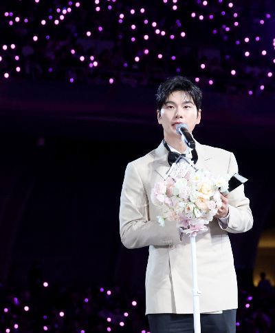 배우 이이경이 6일 스타뉴스가 주최한 '아시아 아티스트 어워즈(AAA) 2025'에서 'AAA 베스트 초이스' 상을 받았다. AAA 2025는 대만 가오슝 내셔널 스타디움에서 진행됐다. /사진=스타뉴스