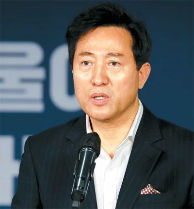 4일 서울 여의도 국민의힘 중앙당사에서 열린 4·7 보궐선거 후보 경선 발표회에서 서울시장 후보로 선출된 오세훈 후보가 수락 연설을 하면서 눈물을 글썽이고 있다. [이승환 기자]