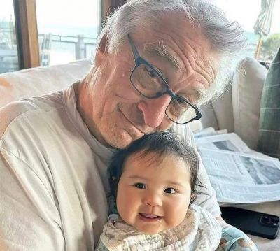 막내딸 지아를 안고 있는 로버트 드니로. 드니로 인스타그램