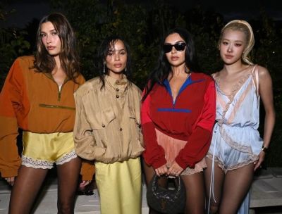 W매거진 등이 공개한 생로랑 파리 패션쇼 단체 사진. 인스타그램 캡처