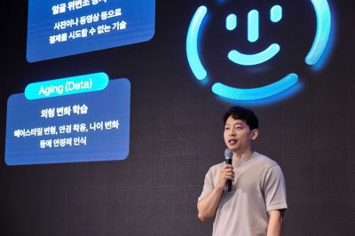 최준호 토스 테크니컬 프로덕트 오너(TPO)가 2일 서울 강남구 에스제이쿤스트할레 '토스 페이스페이' 기자간담회에서 발표하고 있다. 토스