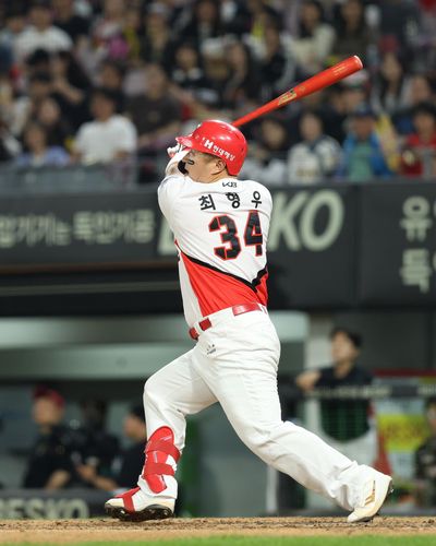 통산 2천500안타인 2점 홈런을 치는 최형우[KIA 타이거즈 제공. 재판매 및 DB 금지]