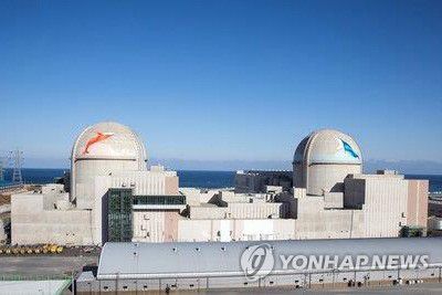 '대한민국 27번째 원전' 신한울 1호기 12년만에 본격 가동(서울=연합뉴스) 대한민국 27번째 원전인 신한울 1호기가 2010년 첫 삽을 뜬 지 12년 만에 준공식을 하고 본격 가동했다. 산업통상자원부는 14일 경북 울진군 북면 덕천리·고목리 신한울 1호기 부지에서 지역 주민과 국내외 원전 산업 관계자를 초청해 신한울 1호기 준공식을 개최했다. 사진은 신한울 1(왼쪽)·2호기 외관. 2022.12.14 [한국수력원자력 제공. 재판매 및 DB 금지] photo@yna.co.kr