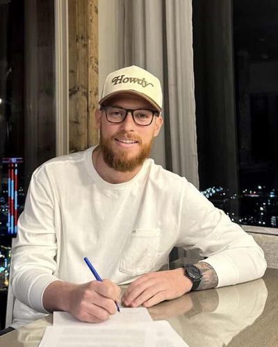 계약서에 사인하는 KIA 타이거즈 외국인 투수 아담 올러[KIA 타이거즈 제공. 재배포 및 DB 금지]