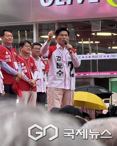 김문수 후보 16일 오후 청주유세 모습.(사진=이상석 기자)