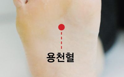 [송미연의 촌철지압]'용천혈' 요즘 힘들어요? 스트레스 심할 때 '정신 안정' 효과 : Zum 뉴스