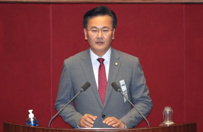 유상범 미래통합당 의원이 지난 4일 오후 국회 본회의에서 운영위원회의 공수처법안에 대한 반대토론을 하고 있다. (사진=연합뉴스)