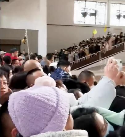 진시황릉에 몰린 관광 인파[극목신문 캡처. 재판매 및 DB 금지]