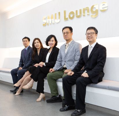 사진 왼쪽부터 이희화 교수(스포츠융합학부), 김지안 교수(스포츠무용학부 무용예술전공), 최은정 교수(경영학부), 민경하 교수(컴퓨터과학과), 이지항 교수(휴먼지능정보공학과)