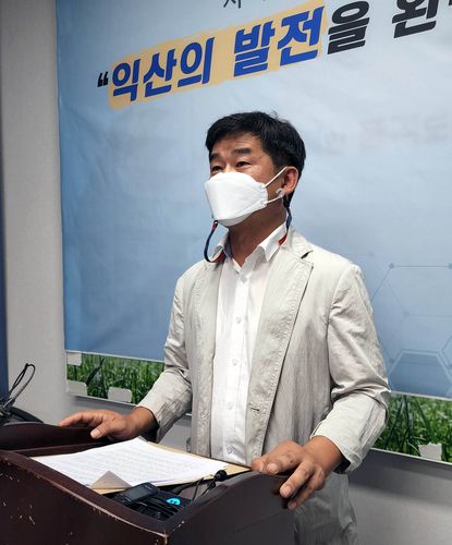 간담회하는 전권희 진보당 익산시 지역위원장[촬영 홍인철]