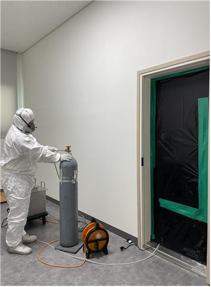 원주 임시수장고 훈증소독 작업[원주시 제공.재판매 및 DB 금지]