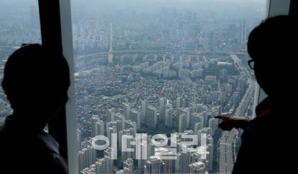 5월 26일 서울 송파구 롯데월드타워 전망대(사진=뉴시스)