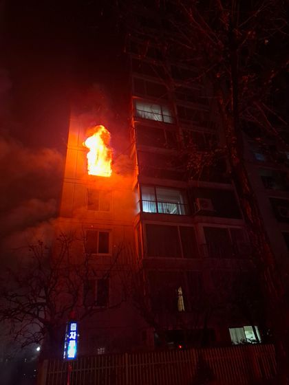 24일 오전 서울 송파구 올림픽선수·기자촌아파트에 화재가 발생했다. 사진 송파소방서
