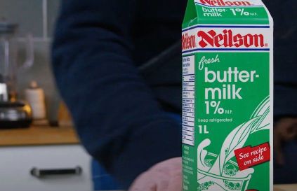 버터 제조 후 남은 탈지유가 바타노이토코의 핵심 원료다. 탈지유는 서양에선 요리 재료로 흔히 쓰이지만, 일본, 한국 등 아시아 국가에선 생소한 탓에 판매나 처리가 어려운 것으로 알려졌다. 유튜브 캡처