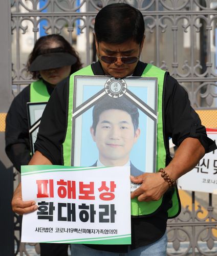 영정사진 바라보는 유족[이성민 촬영]