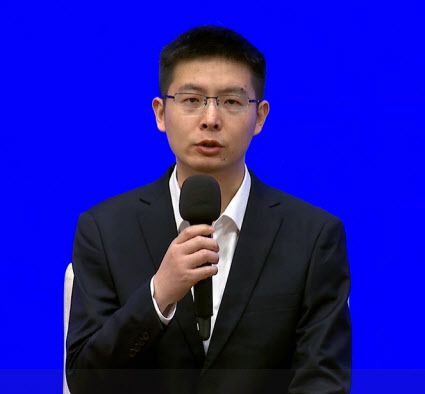 중국 휴머노이드 로봇 기업 유니트리의 왕싱싱 대표가 15일 중국 국무원 주최 기자회견에 참석해 발언하고 있다. (사진=중국 국무원)