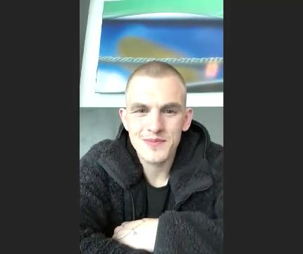 이언 게리가 UFC298 사전 화상 인터뷰에서 MK스포츠 질문을 듣고 있다.