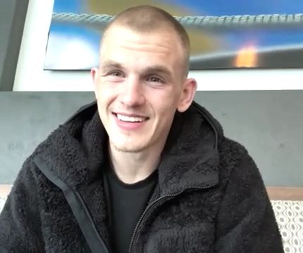 이언 게리가 UFC298 사전 화상 인터뷰 MK스포츠 질문에 대답하고 있다.