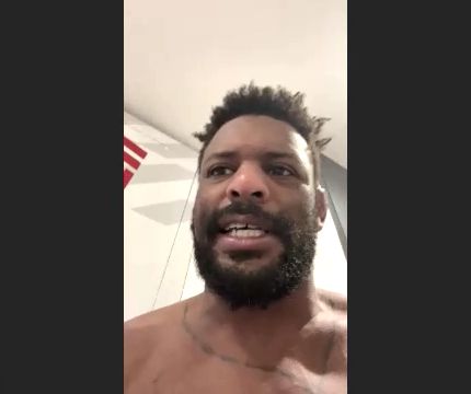 UFC 14승 마이클 존슨이 MK스포츠 화상 인터뷰 질문에 열정적으로 답변하고 있다.