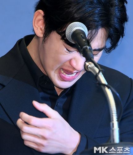 김수현이 미성년 교제를 부인한 당일, 고 김새론과의 집 데이트 영상이 공개됐다. 사진=천정환 기자