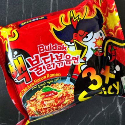 해외에서 불법 유통되고 있는 짝퉁 불닭볶음면.