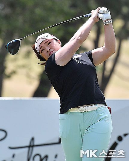 장하나가 22일 경남 김해 가야 컨트리클럽에서 열린 한국여자프로골프(KLPGA) 투어 넥센-세인트나인 마스터즈(파72·6천813야드) 대회 첫날 단독 선두에 올랐다. 사진(경남 김해)=김영구 기자