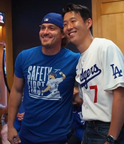 손흥민(오른쪽)과 엔리케 에르난데스[로스앤젤레스 다저스 인스타그램 캡처. 재판매 및 DB 금지]