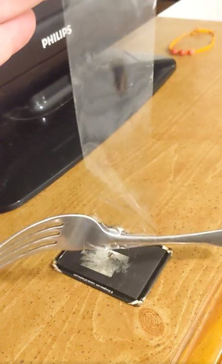 에릭 아스플링 미국 빙햄턴대 교수가 트위터에 올린 LK-99 조롱 동영상.