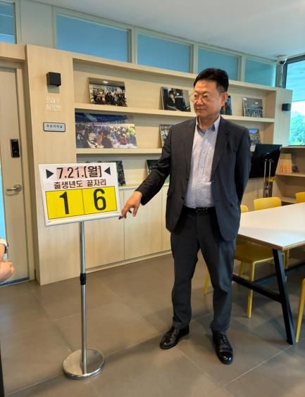 강원특별자치도가 18일 춘천시와 합동으로 7월 18일(금), 오는 7월 21일부터 시작되는 「민생회복 소비쿠폰」 1차 지급에 앞서 지급 준비 상황을 현장 점검하고 있다.  사진|강원특별자치도청