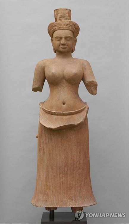 캄보디아 정부가 뉴욕 메트로폴리탄 미술관에 반환을 요구한 '서 있는 여신상'[뉴욕 메트로폴리탄 미술관. 재판매 및 DB 금지]