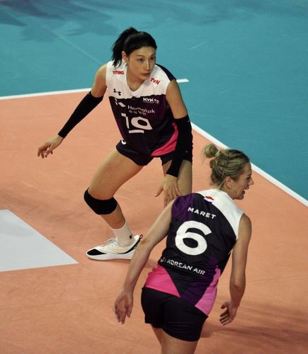 수비하는 김연경(위)[촬영 이동칠]