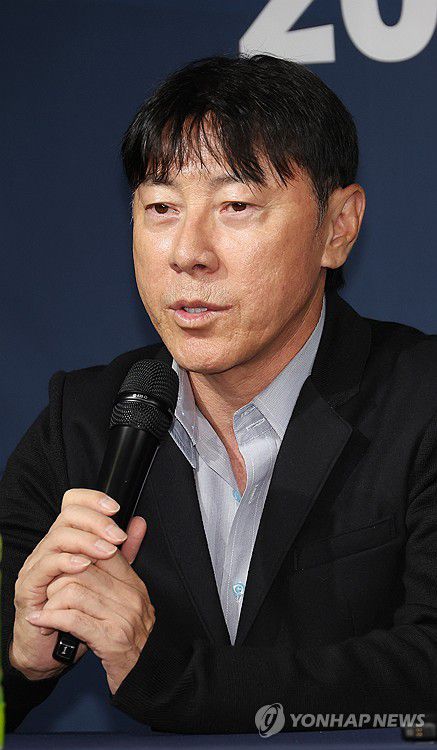 각오 말하는 신태용 감독(서울=연합뉴스) 신준희 기자 = 4일 종로구 축구회관에서 열린 2025-26 ACL 참가 K리그 4개팀 미디어데이에서 울산HD 신태용 감독이 각오를 밝히고 있다. 2025.9.4 hama@yna.co.kr