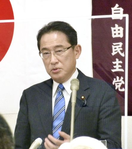 (고후<야마나시현> 교도=연합뉴스) 자민당 총재 선거 후보로 나선 기시다 후미오 정조회장이 5일 야마나시현 고후시를 방문해 지역 당원들을 상대로 지지를 호소하고 있다.