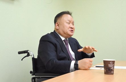 “선거법을 개정하면 ‘정치 품질 경쟁’이 가능하다. 유권자에게 제공하는 정치 서비스에 대해 품질 경쟁을 하지 않으면 정파, 정당은 존속할 수 없다”