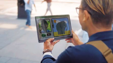 CES 2024에서 기조연설을 하는 퀄컴은 예고 영상을 통해 ‘온디바이스AI’의 사례로 차세대 랩톱을 소개했다. 크리스티아노 아몬 CEO는 소비자가 직접 쓰는 기기에서 구현되는 AI가 어떻게 일상을 바꿀지 보여줄 계획이다. [유튜브 ‘CES’]