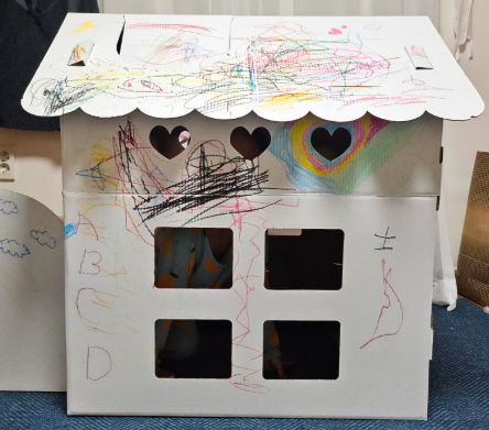 다이소의 '색칠놀이가 가능한 종이집' 제품. 네이버 블로그