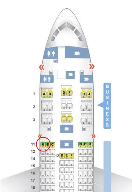 12일(현지시간) 인도에서 발생한 에어인디아 참사에서 생존자인 라메쉬 바스와슈쿠마르가 안았던 11A자리.(자료=시트에어)