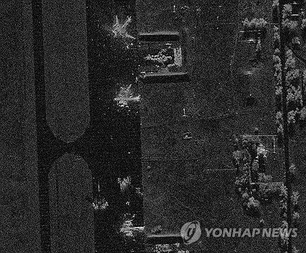 위성사진에 담긴 우크라이나 드론 공격 피해(로이터=연합뉴스) 지난 2일(현지시간) 위성사진에 담긴 러시아 벨라야 공군기지 모습. 2025.06.04 [카펠라 스페이스 제공. 재판매 및 DB 금지]