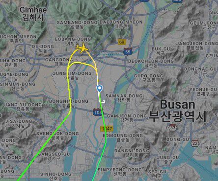 돗대산과 초근접 비행하는 아찔한 중화항공 여객기[플라이트레이더24 갈무리. 재판매 및 DB 금지]