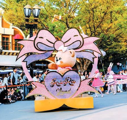 이월드가 지난해 연간 방문객 330만명을 돌파했다. 사진은 이월드의 인기 요소인 최근 공연. [사진 이월드]