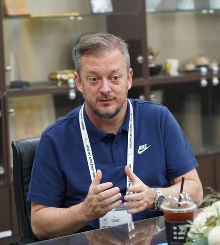 인터뷰하는 앤드루 파슨스 IPC 위원장앤드루 파슨스 국제패럴림픽위원회(IPC) 위원장이 26일 경기도 이천 대한장애인체육회 선수촌에서 질문에 답변하고 있다. [대한장애인체육회 제공. 재배포 및 DB 금지]