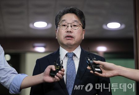 [서울=뉴시스] 정병혁 기자 = 노만석 검찰총장 직무대행이 26일 서울 서초구 대검찰청에서 정부조직법 개정안 표결에 따른 입장 발표를 하고 있다. 2025.09.26. /사진=정병혁