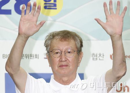 코미디언 전유성은 지난 9월 25일 밤 전북대학교병원에서 별세했다. 폐기흉 증세가 악화돼 최근 전북대병원에 입원해 치료를 받았던 것으로 알려진다./사진=(서울=뉴스1)