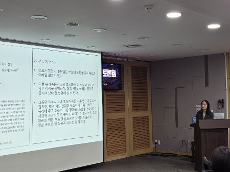 12일 서울 여의도 국회의원회관에서 열린 토론회에서 유명순 서울대 보건대학원 교수가 의료사고 피해자의 울분을 주제로 발표하고 있다./사진=박정렬 기자