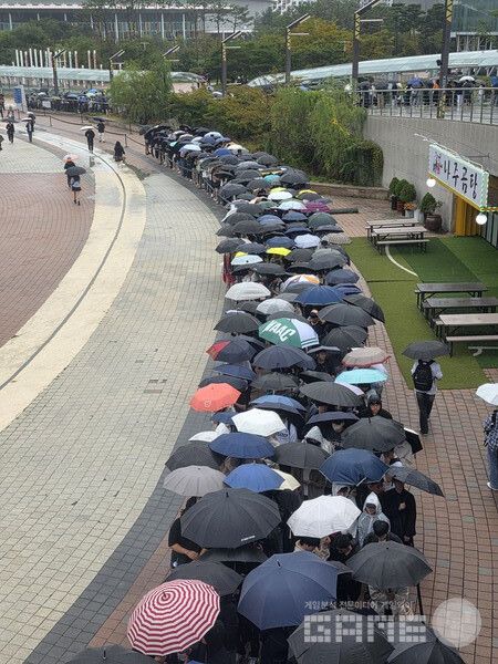 전시장 초입부터 세대 교체를 상징? 호요랜드 2025 젠레스존제로 이벤트 부스. /게임와이 촬영