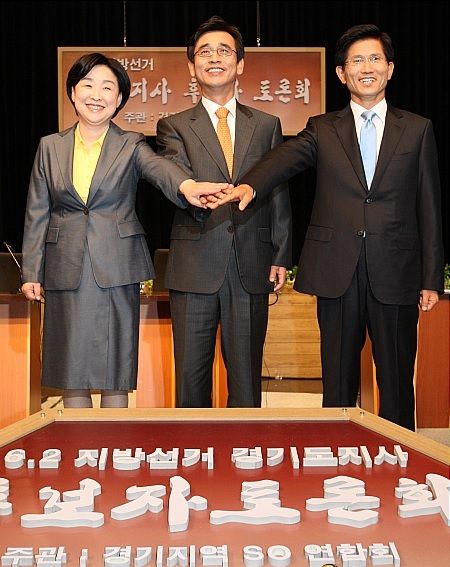 2010년 5월 경기지사 후보로 출마한 김문수, 유시민, 심상정(오른쪽부터) 후보. 뉴시스